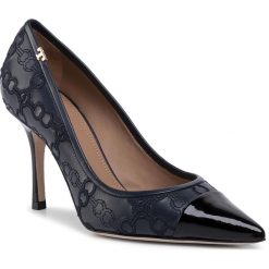 Szpilki TORY BURCH - Penelope 85mm Embroidered Pump 60482 Ink Navy/Perfect Black 440. Niebieskie półbuty damskie Tory Burch, bez wzorów, ze skóry, bez obcasa, na obcasie, bez zapięcia. W wyprzedaży za 1189,00 zł.