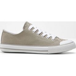 Sneakersy bonprix biało-szary w kropki. Białe sneakersy damskie bonprix. Za 24,99 zł.