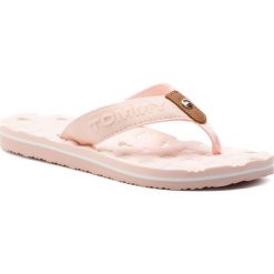 Japonki TOMMY HILFIGER - Flat Beach Sandal Embossed FW0FW03889 Silver Peony 658. Różowe klapki damskie TOMMY HILFIGER, bez wzorów, ze skóry, bez obcasa. W wyprzedaży za 129,00 zł.