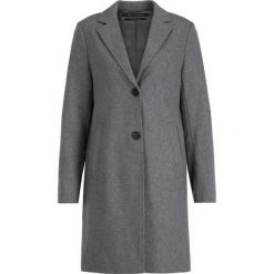 Płaszcz zimowy Marc O'Polo 908 0109 71023. Czerwone płaszcze damskie Marc O'Polo, na zimę, bez wzorów, z wełny. W wyprzedaży za 639,00 zł.