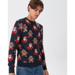 Sweter ze świątecznym motywem - Granatowy. Niebieskie swetry męskie House, s, bez wzorów, wizytowe, bez kołnierzyka, bez kaptura. Za 89,99 zł.