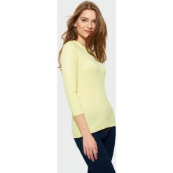 Klasyczny sweter. Białe swetry damskie Greenpoint, bez wzorów, z wiskozy, klasyczne, bez rękawów, bez kaptura. Za 39,99 zł.