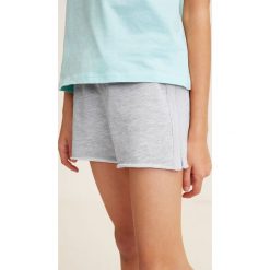 Mango Kids - Szorty dziecięce Perandy 104-164 cm. Szare spodenki dziewczęce Mango Kids, bez wzorów, z bawełny, casualowe. W wyprzedaży za 29,90 zł.