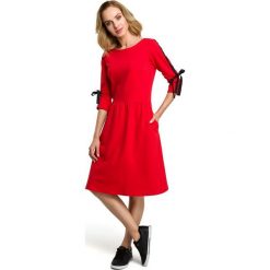 Sukienka - czerwona. Czerwone sukienki dziewczęce Moe, bez wzorów, z elastanu, bez rękawów, rozkloszowane. Za 169,00 zł.