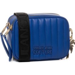 Torebka VERSACE JEANS COUTURE - E1VVBBQ6 71418 202. Niebieskie listonoszki damskie Versace Jeans Couture, bez wzorów, z jeansu, na ramię, bez dodatków. W wyprzedaży za 519,00 zł.