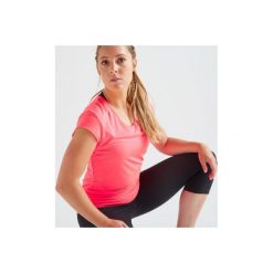 Koszulka fitness kardio damska 100 różowa. Różowe t-shirty damskie DOMYOS, bez wzorów, z elastanu, bez kołnierzyka, bez rękawów, bez kaptura, na fitness i siłownię. Za 19,99 zł.