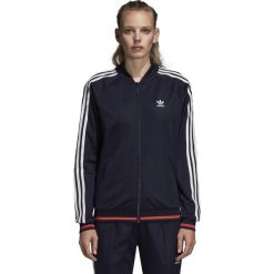 DAMSKA BLUZA ADIDAS ORIGINALS AI SST (40). Bluzy damskie Adidas, bez wzorów, z bawełny, bez rękawów, bez kaptura. W wyprzedaży za 239,99 zł.