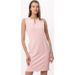 Różowa Sukienka Heavy Cumin. Różowe sukienki damskie Born2be, na spotkanie biznesowe, xl, bez wzorów, eleganckie, bez kołnierzyka, bez rękawów, mini, dopasowane. Za 54,99 zł.