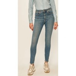 Wrangler - Jeansy Body Bespoke. Niebieskie jeansy damskie Wrangler, z podwyższonym stanem. Za 329,90 zł.