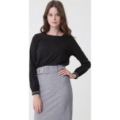 Czarna Bluzka Cressida. Czarne bluzki damskie Born2be, s, bez wzorów, klasyczne, z okrągłym kołnierzem, z długim rękawem. Za 69,99 zł.