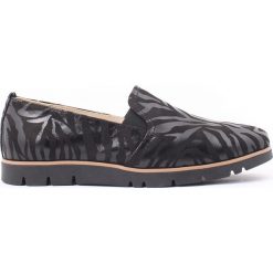 Półbuty - skóra naturalna - model 252 - kolor czarny zebra. Czarne półbuty damskie Zapato, bez wzorów, ze skóry, bez obcasa, bez zapięcia. W wyprzedaży za 173,40 zł.