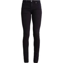 Nudie Jeans LIN Jeans Skinny Fit black. Czarne jeansy damskie marki Nudie Jeans, bez wzorów, z elastanu. W wyprzedaży za 344,25 zł.