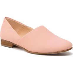 Półbuty CLARKS - Pure Tone 261410174 Light Pink. Różowe półbuty damskie Clarks, na co dzień, bez wzorów, ze skóry, bez obcasa, na obcasie, bez zapięcia. W wyprzedaży za 299,00 zł.