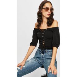 Guess Jeans - Top Francesca. Czarne bluzki damskie marki Guess Jeans, s, z aplikacjami, z poliesteru, bez kołnierzyka. Za 279,90 zł.