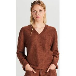 Bluzka z dekoltem - Brązowy. Pomarańczowe bluzki damskie Cropp, s, bez wzorów, bez kołnierzyka, bez rękawów. Za 79,99 zł.