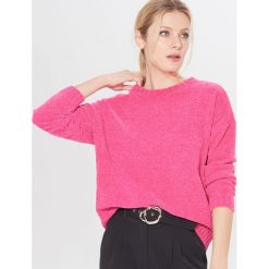 Szenilowy sweter oversize - Różowy. Różowe swetry damskie Mohito, s, bez wzorów, bez rękawów, bez kaptura. W wyprzedaży za 44,99 zł.