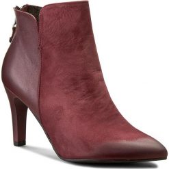 Botki CARINII - B3748 B73-H99-PSK-B95. Czerwone buty zimowe damskie Carinii, z nubiku, na obcasie. W wyprzedaży za 229,00 zł.