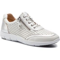 Sneakersy CAPRICE - 9-23601-22 White/Silv.Mul 106. Białe półbuty damskie Caprice, ze skóry. Za 269,90 zł.