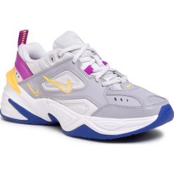 Buty NIKE - M2K Tekno AO3108 018 Lt Smoke Grey/Photon Dust. Szare półbuty damskie Nike, na co dzień, bez wzorów, ze skóry, bez obcasa, na płaskiej podeszwie, bez zapięcia. Za 419,00 zł.
