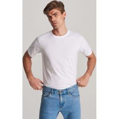 T-shirt basic z bawełny organicznej - Biały. Białe t-shirty męskie Reserved, s, bez wzorów, z bawełny, bez kołnierzyka. Za 29,99 zł.