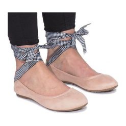 Różowe balerinki z kokardką Acro. Różowe baleriny damskie ButyModne, bez wzorów, ze skóry ekologicznej, eleganckie, na wysokim obcasie. Za 59,00 zł.