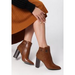 Camelowe Botki Cully. Brązowe botki damskie Born2be, bez obcasa, na obcasie, bez zapięcia. W wyprzedaży za 139,99 zł.