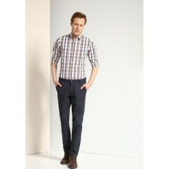 Koszula długi rękaw męska slim fit. Białe koszule męskie Top Secret, na zimę, m, bez wzorów, z bawełny, klasyczne, z klasycznym kołnierzykiem, z długim rękawem. W wyprzedaży za 29,99 zł.