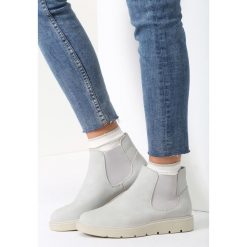Jasnoszare Botki Wild Thing. Czerwone botki damskie saszki marki vices. Za 89,99 zł.