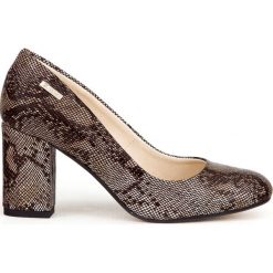 Wężowe czółenka na obcasie - skóra naturalna - model 042 - kolor wąż. Szare czółenka damskie Zapato, na co dzień, bez wzorów, z jeansu, z okrągłym noskiem, bez obcasa, na obcasie. W wyprzedaży za 179,40 zł.