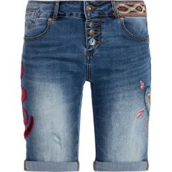 Szorty jeansowe Desigual 19WWDD13. Niebieskie szorty damskie Desigual, bez wzorów, z jeansu. W wyprzedaży za 239,00 zł.