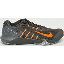 Nike - Buty Retaliation Trainer 2. Czarne halówki męskie marki Nike, z materiału, na sznurówki. W wyprzedaży za 249,90 zł.