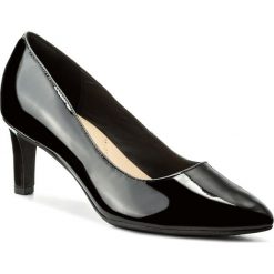 Półbuty CLARKS - Calla Rose 261322444 Black Patent Leather. Czarne półbuty damskie Clarks, bez wzorów, ze skóry, bez obcasa, na obcasie, bez zapięcia. W wyprzedaży za 189,00 zł.