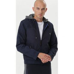 Granatowa Kurtka Medindie. Niebieskie marynarki męskie Born2be, xl, bez wzorów, z dzianiny, sportowe. Za 139,99 zł.