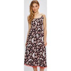 Tommy Hilfiger - Sukienka Petra. Niebieskie sukienki damskie TOMMY HILFIGER, na co dzień, bez wzorów, z bawełny, casualowe, bez kołnierzyka, bez rękawów, midi, rozkloszowane. W wyprzedaży za 359,90 zł.