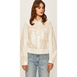 Love Moschino - Kurtka. Białe kurtki damskie Love Moschino, bez wzorów, z poliamidu, krótkie. W wyprzedaży za 999,90 zł.