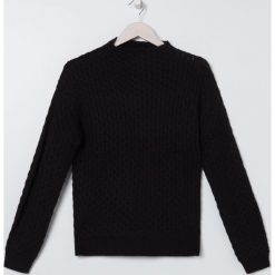 Gładki sweter ze stójką - Czarny. Czarne swetry damskie Sinsay, s, bez wzorów, bez rękawów, bez kaptura. Za 59,99 zł.