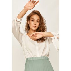 Answear - Bluzka. Czarne bluzki damskie ANSWEAR, s, bez wzorów, z lyocellu, z okrągłym kołnierzem, z długim rękawem. W wyprzedaży za 89,90 zł.