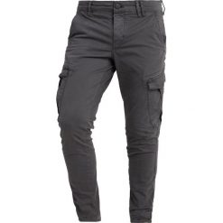 Gabba FALCON Bojówki dark grey. Szare bojówki męskie Gabba, z bawełny. Za 459,00 zł.
