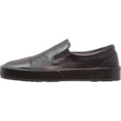 Jil Sander Półbuty wsuwane nero. Czarne półbuty skórzane męskie marki Jil Sander. W wyprzedaży za 912,45 zł.
