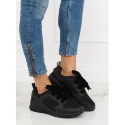 Buty sportowe czarne SIRMIONE. Czarne buty sportowe damskie FunKee.pl, bez wzorów, z tkaniny, sportowe. Za 67,99 zł.