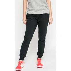 Under Armour - Spodnie Fleece. Czarne bryczesy damskie marki Under Armour, s, z bawełny. W wyprzedaży za 219,90 zł.