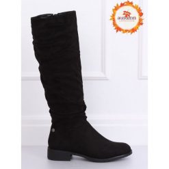Oficerki damskie zamszowe czarne E9308 BLACK. Czarne kozaki damskie obuwie damskie, z zamszu, bez obcasa, na płaskiej podeszwie, na zamek. Za 141,99 zł.