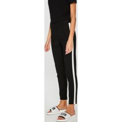Vero Moda - Spodnie. Spodnie damskie Vero Moda. W wyprzedaży za 89,90 zł.