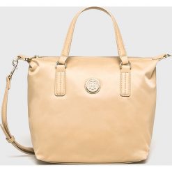Tommy Hilfiger - Torebka. Brązowe torebki klasyczne damskie TOMMY HILFIGER, w paski, z nylonu, casualowe, na ramię, średnie, bez dodatków. Za 299,90 zł.