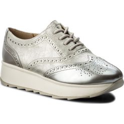 Półbuty GEOX - D Gendry A D825TA 0CNPV C1007 Silver. Szare półbuty damskie na koturnie marki Geox, ze skóry ekologicznej. W wyprzedaży za 299,00 zł.