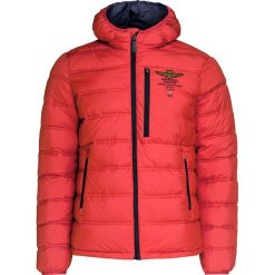 Kurtka AERONAUTICA MILITARE. Czerwone płaszcze męskie Aeronautica Militare, m, z haftami, z puchu, z kapturem. W wyprzedaży za 1106,00 zł.