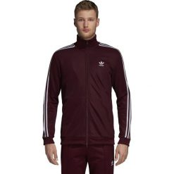 MĘSKA BLUZA ADIDAS BB (M). Bluzy męskie Adidas, m, w paski, z dresówki, retro, bez kołnierzyka, bez rękawów, bez kaptura. W wyprzedaży za 259,99 zł.