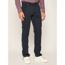Spodnie materiałowe Wrangler Greensboro W15QWA114. Niebieskie jeansy męskie Wrangler, m, bez wzorów. W wyprzedaży za 199,00 zł.