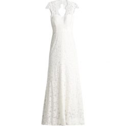IVY & OAK BRIDAL BRIDAL DRESS WITH TAIL Suknia balowa snow white. Białe sukienki damskie marki Ivy & Oak Bridal, bez wzorów, z bawełny, wizytowe, bez kołnierzyka, bez rękawów. Za 1089,00 zł.