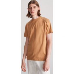 T-shirt z bawełny merceryzowanej - Beżowy. Brązowe t-shirty męskie Reserved, xl, bez wzorów, z bawełny, bez kołnierzyka. Za 59,99 zł.